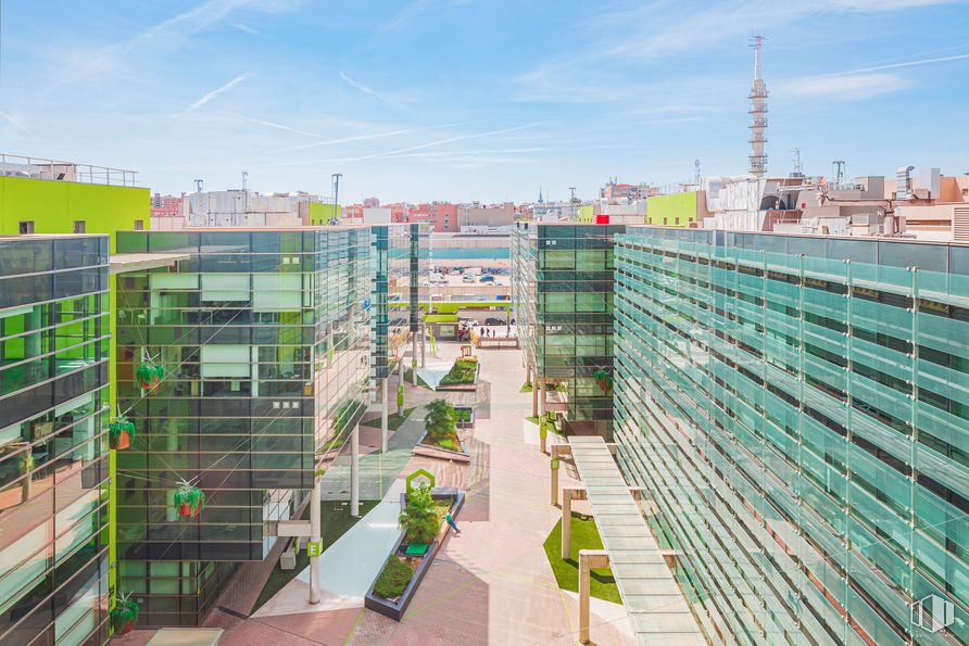 Oficina en alquiler en Calle Santa Leonor, 65, San Blas - Canillejas, Madrid, 28037 con edificio, cielo, nube, diseño urbano, arquitectura, bloque de torre, condominio, paisaje urbano, ocio y ciudad alrededor