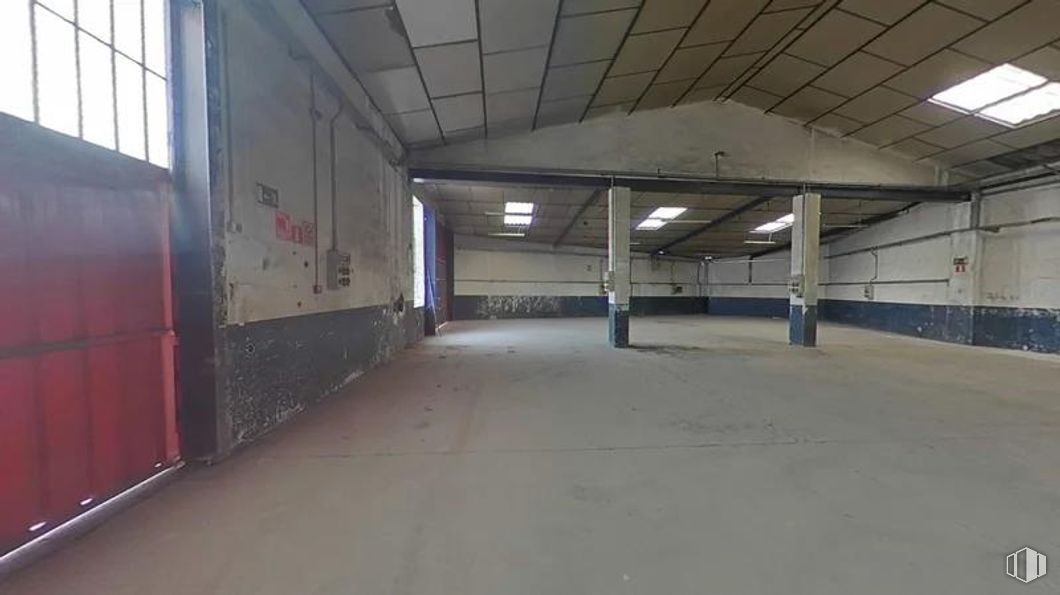 Industrial for sale at Carretera Campo Real, Arganda del Rey, Madrid, 28500 with window, floor, flooring, ceiling, concrete, hall, parking, building material, daylighting and fluorescent lamp around