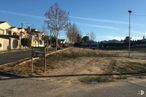 Land for sale at Calle Río Perales, Villanueva de Perales, Madrid, 28609 with sky, cloud, road surface, land lot, asphalt, tree, electricity, building, overhead power line and street light around