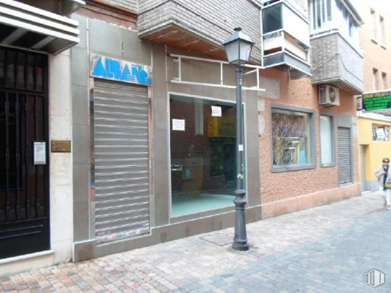 Local en venta en Calle Nuncio, 7, Leganés, Madrid, 28912 con ventana, edificio, puerta, persiana de la ventana, accesorio, fachada, ladrillo, edificio comercial, ciudad y diseño urbano alrededor