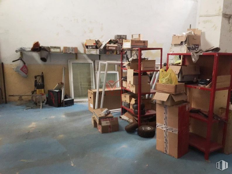 Retail for rent at Calle Jorge Torner, Cuenca, 16004 with furniture, wood, shipping box, flooring, floor, hardwood, art, gas, machine and plywood around