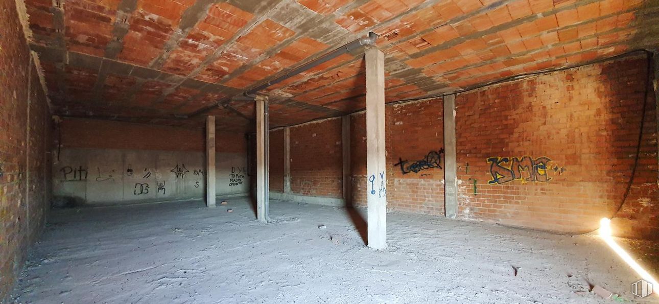 Retail for sale at Avenida Alejandro Rubio, 65, Guadalix de la Sierra, Madrid, 28794 with wood, flooring, floor, wall, house, ceiling, building material, beam, concrete and wood stain around