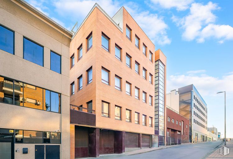 Office for rent at Calle Lezama, 20, Fuencarral - El Pardo, Madrid, 28034 with window, building, cloud, sky, property, daytime, architecture, urban design, condominium and tower block around