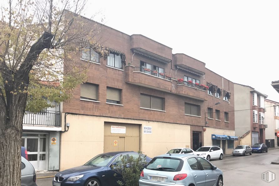 Local en alquiler en Plaza San Juan, 8, Mejorada del Campo, Madrid, 28840 con coche, edificio, ventana, luz de estacionamiento automotriz, rueda, neumático, vehículo terrestre, cielo, vehículo y propiedad alrededor