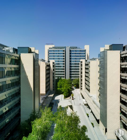 Oficina en alquiler en Calle Serrano Galvache, 56, Ciudad Lineal, Madrid, 28033 con edificio, cielo, rascacielos, árbol, diseño urbano, bloque de pisos, torre, material compuesto, paisaje urbano y barrio residencial alrededor