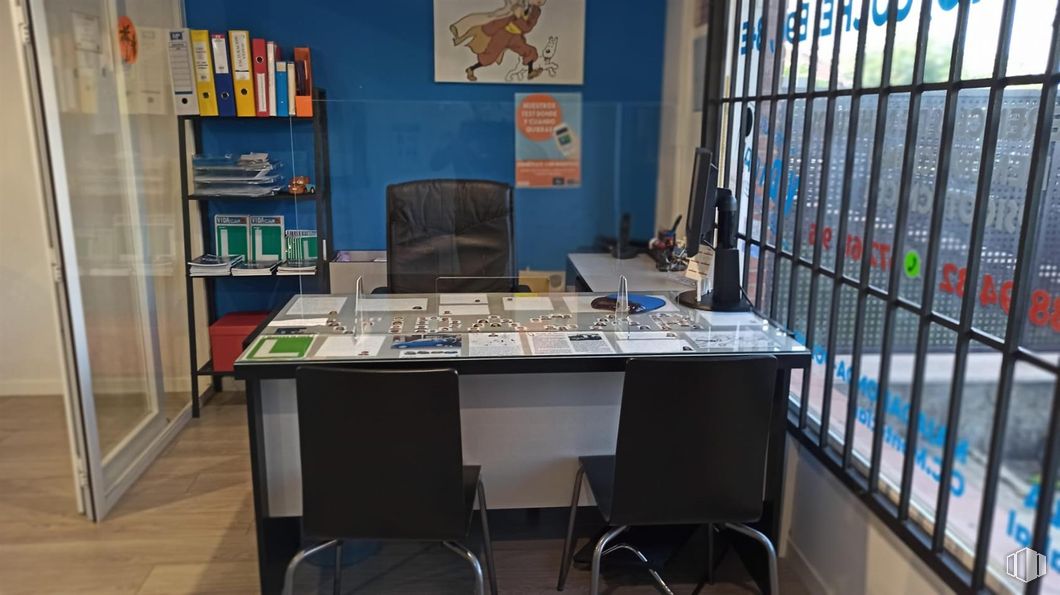 Retail for rent at Comunidad Castilla y Leon 78, Las Rozas de Madrid, Madrid, 28230 with chair, desk, table, furniture, property, computer desk, shelving, building, interior design and bookcase around