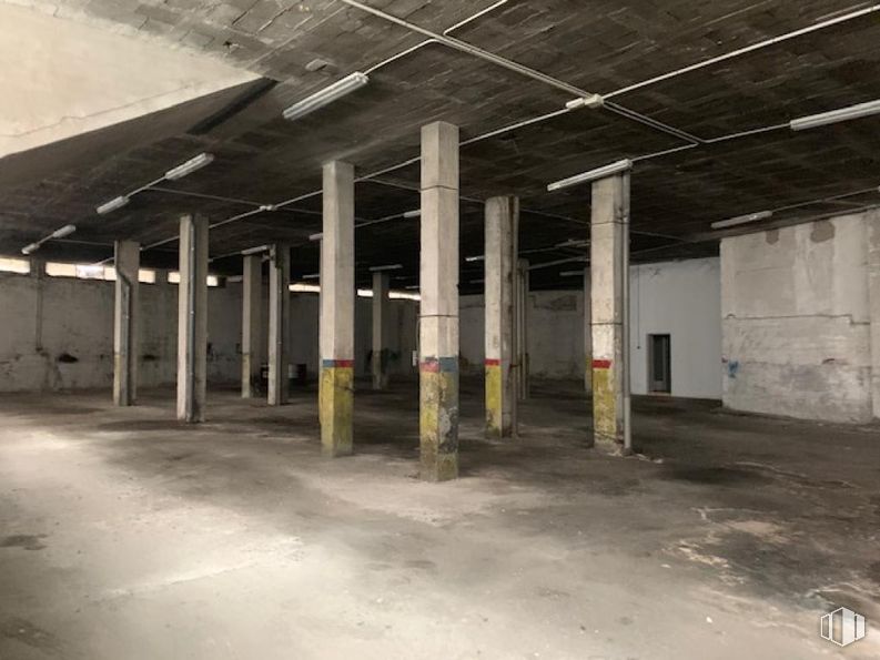 Retail for sale at Calle Boalito, Colmenar Viejo, Madrid, 28770 with light fixture, lighting, floor, flooring, column, ceiling, composite material, concrete, beam and building material around