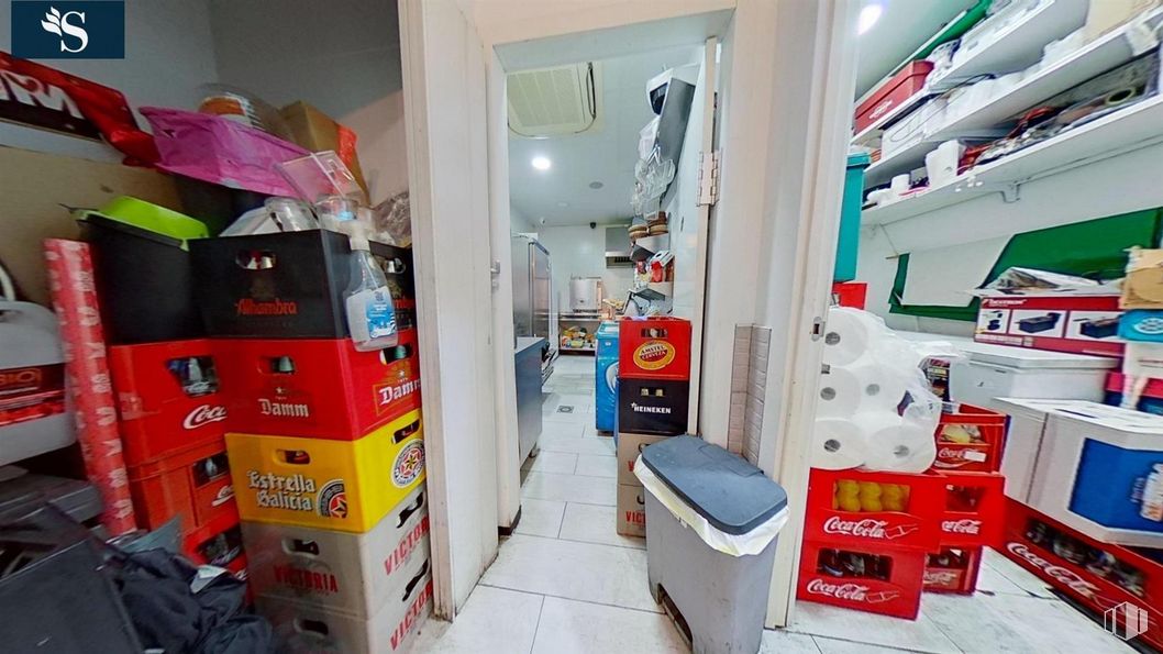 Local en alquiler en Avenida Magia, Alcobendas, Madrid, 28100 con equipaje y bolsos, contenedor de basura, edificio, interiorismo, electrodoméstico, estantería, estante, casa, electrodoméstico y refrigerador alrededor