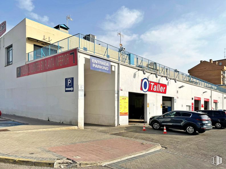 Local en venta en Calle Luis Sauquillo, Fuenlabrada, Madrid, 28944 con coche, edificio, luz de estacionamiento automotriz, neumático, cielo, nube, rueda, ventana, vehículo y neumático automotriz alrededor