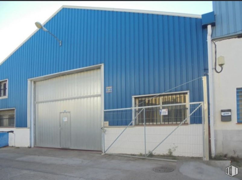 Industrial for sale at Vereda Alquitón, Arganda del Rey, Madrid, 28500 with door, window, composite material, metal, building material, siding, steel, daylighting and garage around