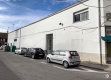 Retail for rent at Avenida San Martín, San Martín de la Vega, Madrid, 28330 with car, window, building, automotive parking light, land vehicle, wheel, cloud, sky, property and tire around