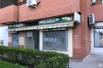 Retail for rent at Avenida Burgos, 46, Chamartín, Madrid, 28036 with building, plant, window, brickwork, brick, neighbourhood, door, facade, city and wood around