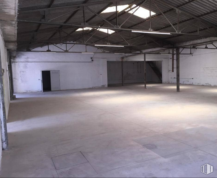 Industrial for sale at Calle Colmena, 8, San Martín de Valdeiglesias, Madrid, 28680 with building, hall, house, wood, floor, flooring, ceiling, tints and shades, concrete and building material around