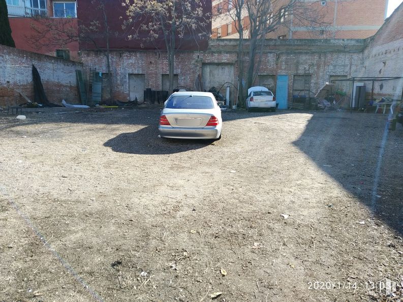 Suelo en alquiler en Avenida Peña Prieta, Puente de Vallecas, Madrid, 28038 con coche, neumático, vehículo, ventana, rueda, edificio, vehículo motorizado, neumático automotriz, planta y placa de matrícula del vehículo alrededor