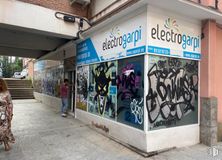 Retail for rent at Calle Melchor Cano, 2, Moncloa - Aravaca, Madrid, 28008 with person, clothing, dress, infrastructure, architecture, art, graffiti, facade, road and city around