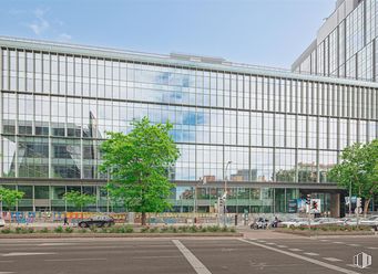 Oficina en alquiler en Austral, Calle Méndez Álvaro, 61, Arganzuela, Madrid, 28045 con edificio, cielo, durante el día, diseño urbano, bloque de pisos, condominio, árbol, barrio, ciudad y edificio comercial alrededor