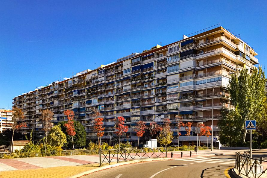 Oficina en alquiler en Calle Princesa Doña Sofía, 5, Alcorcón, Madrid, 28924 con edificio, cielo, día, planta, árbol, diseño urbano, bloque de torres, condominio, barrio y zona residencial alrededor