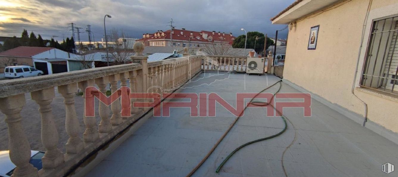 Retail for sale at Carretera Serranillos, Yeles, Toledo, 45220 with window, house, building, car, sky, cloud, road surface, street light, asphalt and gas around