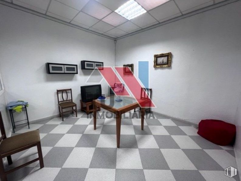 Retail for sale at Calle Hipolito Ezquerra, 31, Fuensalida, Toledo, 45510 with chair, table, pillow, furniture, picture frame, building, couch, lighting, interior design and wood around