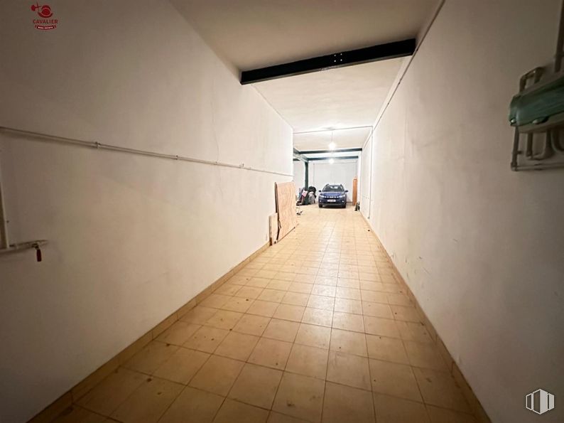 Retail for sale at Zona Argüelles, Moncloa - Aravaca, Madrid, 28008 with flooring, floor, parking lot, parking, basement, hall, garage and plaster around