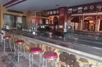 Retail for sale at Zona centro, Villarejo de Salvanés, Madrid, 28590 with stool, furniture, countertop, table, barware, interior design, chair, bar stool, drinking establishment and flooring around