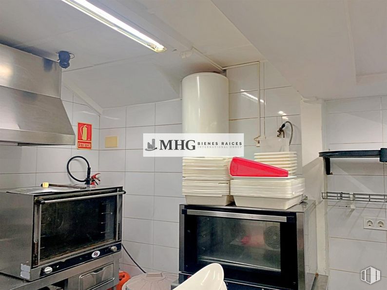 Local en venta en Zona Cuatro Caminos, Tetuán, Madrid, 28020 con horno microondas, alumbrado, lámpara, horno, propiedad, edificio, interiorismo, suelo, suelos y electrodoméstico alrededor