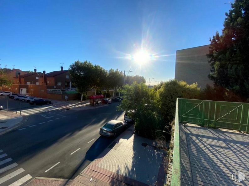 Local en venta en Casco urbano, Fuenlabrada, Madrid, 28945 con coche, edificio, cielo, durante el día, planta, luz, vehículo, superficie de la carretera, asfalto y luz solar alrededor