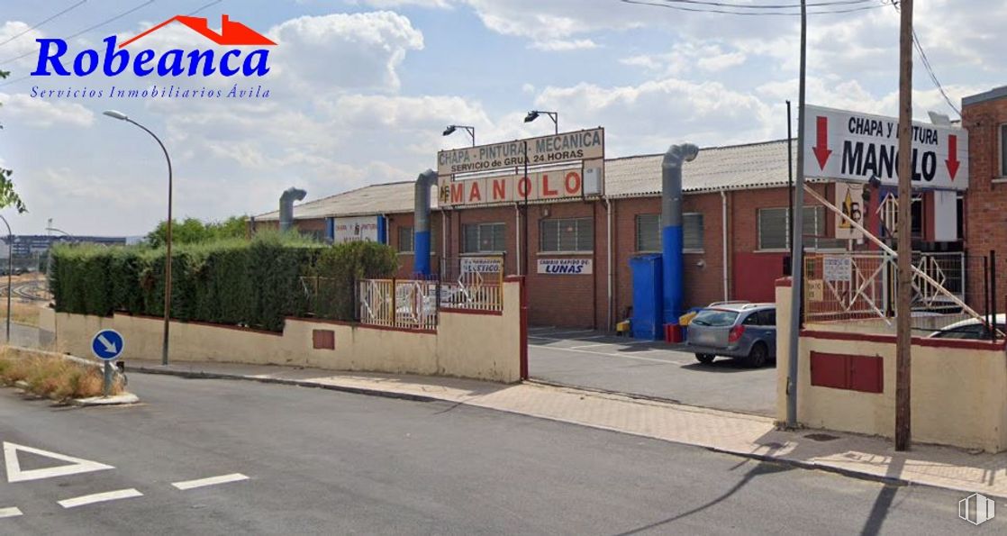 Industrial for rent at Calle Río Esla, Ávila, 05004 with cloud, sky, property, automotive parking light, window, tire, building, door, motor vehicle and wheel around