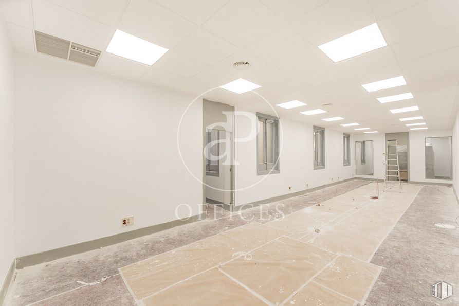 Oficina en alquiler en Zona Recoletos, Salamanca, Madrid, 28001 con lámpara, alumbrado, ventana, accesorio, suelos, edificio, interiorismo, suelo, hall y madera alrededor