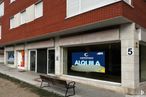 Retail for rent at Calle Agustín Rodríguez Sahagún, 5, Ávila, 05003 with bench, window, door, composite material, advertising, logo, sign and graphics around