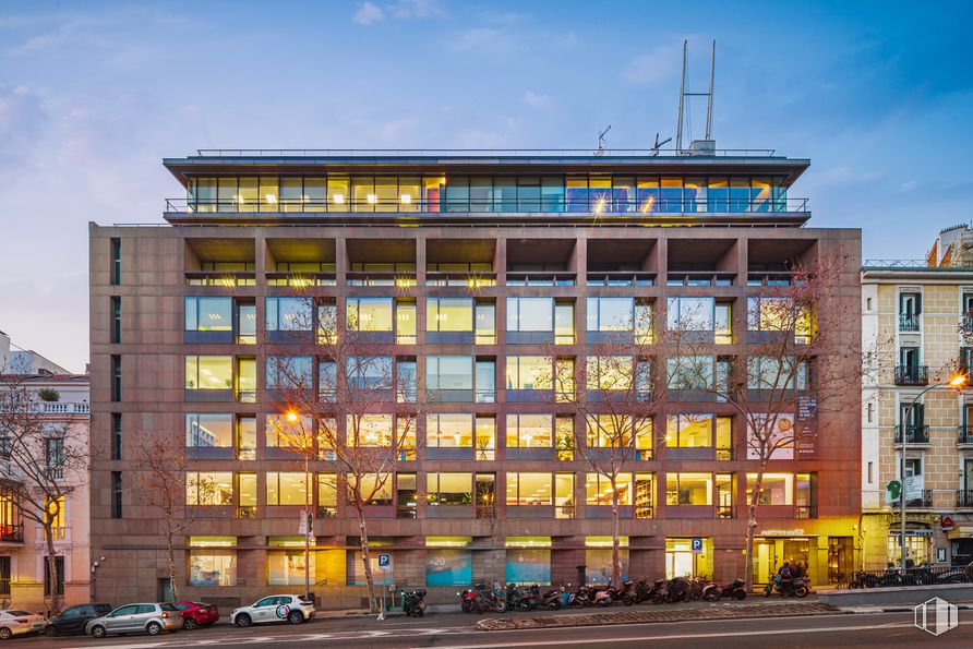 Oficina en alquiler en Calle Alfonso XII, 62, Retiro, Madrid, 28014 con edificio, cielo, nube, día, ventana, coche, bloque de torre, condominio, diseño urbano y mañana alrededor