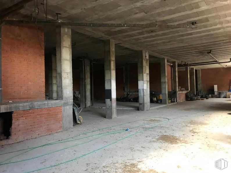 Retail for sale at Calle José del Hierro, San Sebastián de los Reyes, Madrid, 28700 with wood, flooring, floor, hall, wall, composite material, ceiling, concrete, beam and city around