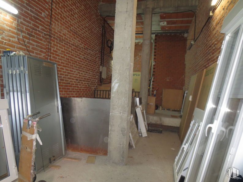 Local en venta en Calle Ribera de los Curtidores, 26, Centro, Madrid, 28005 con refrigerador, madera, edificio, diseño de interiores, piso, suelo, accesorio, gas, material de construcción y madera alrededor