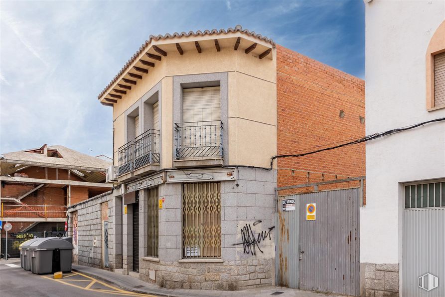 Local en alquiler en Calle Cruz de San Francisco, 53, Colmenar Viejo, Madrid, 28770 con ventana, edificio, cielo, nube, madera, arquitectura, casa, asfalto, accesorio y superficie de la carretera alrededor