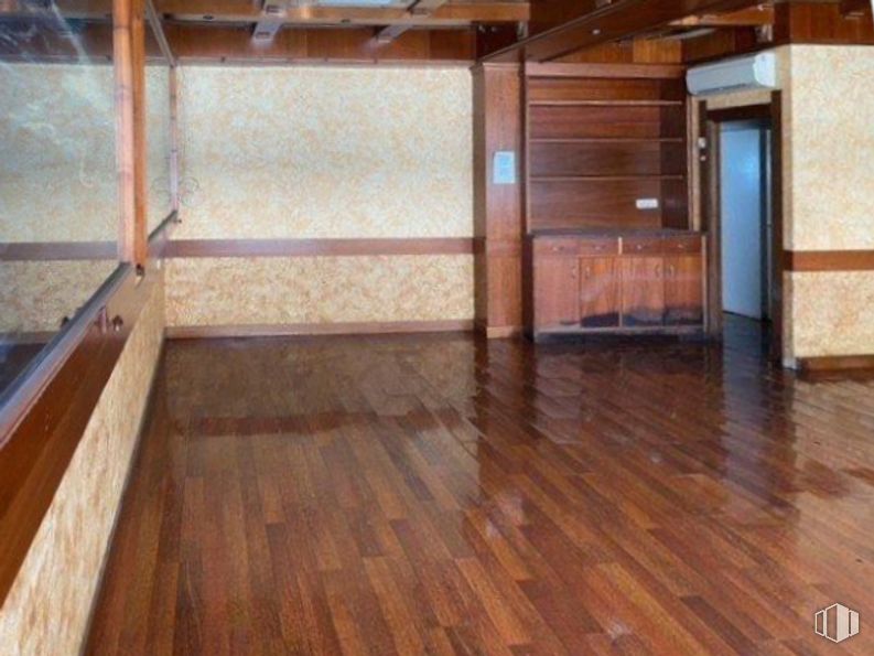 Retail for sale at Calle Corregidor Alonso de Tobar, Moratalaz, Madrid, 28030 with fixture, wood, interior design, wood stain, flooring, building material, plank, varnish, hardwood and laminate flooring around