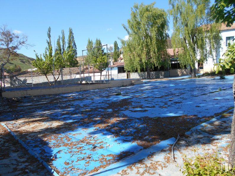 Suelo en venta en Casco urbano, Segovia, 40003 con planta, cielo, árbol, superficie de la carretera, edificio, congelando, hierba, paisaje, asfalto y ocio alrededor