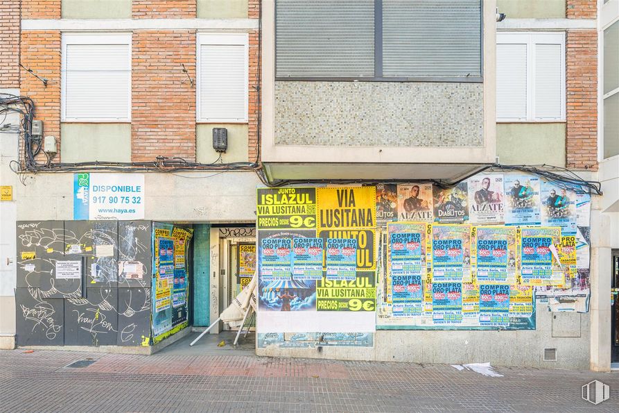 Retail for sale at Avenida Marqués de Corbera, Ciudad Lineal, Madrid, 28017 with window, wall, font, advertising, paint, mural, poster, handwriting and graffiti around