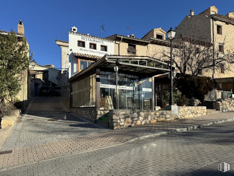 Retail for rent at Barrio del Castillo, Cuenca, 16001 with sky, window, road surface, building, asphalt, plant, residential area, tree, urban design and facade around