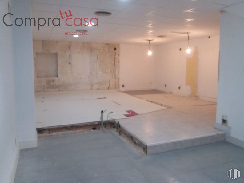 Retail for sale & for rent at Paseo Ezequiel González, Segovia, 40002 with lighting, property, building, architecture, interior design, flooring, floor, fixture, house and wood around