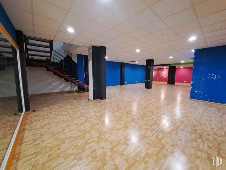 Retail for rent at General Villalba, Toledo, 45003 with flooring, floor, ceiling, interior design, lighting, wood flooring, hall, room, laminate flooring and hardwood around