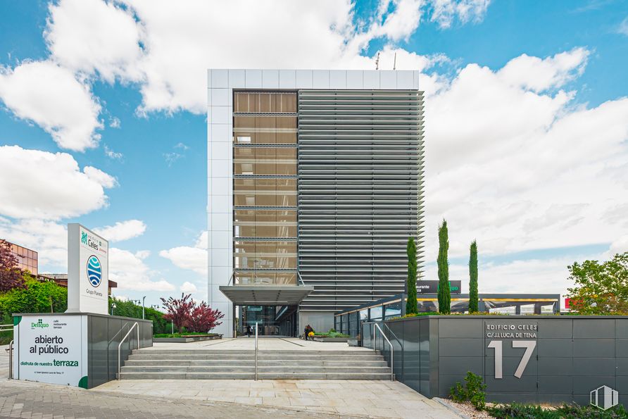 Oficina en alquiler en Edificio Celes, Calle Juan Ignacio Luca de Tena, 17, San Blas - Canillejas, Madrid, 28027 con edificio, nube, cielo, planta, rascacielos, arquitectura, bloque torre, árbol, diseño urbano y condominio alrededor