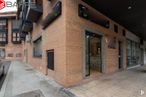 Retail for rent at Calle de Juan de Mariana, Arganzuela, Madrid, 28045 with car, window, door, wall, architecture, apartment, urban design, composite material, brick and brickwork around