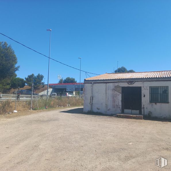 Nave en venta en Zona industrial, Fuenlabrada, Madrid, 28944 con ventana, puerta, cielo, luz de la calle, lote de terreno, asfalto, árbol, zona rural, paisaje y carretera alrededor