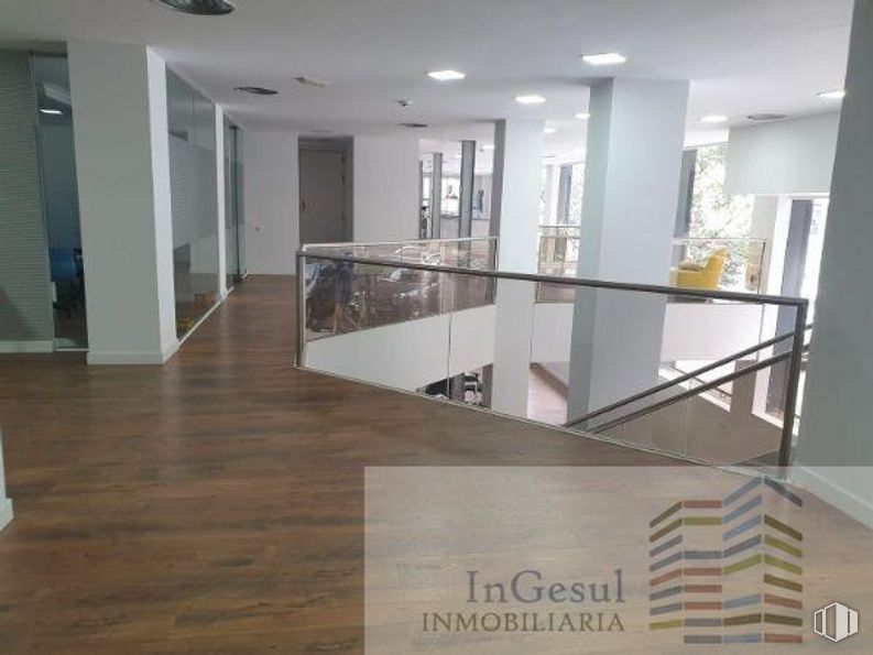 Retail for sale & for rent at Castellana/Salamanca, Salamanca, Madrid, 28006 with mirror, fixture, wood, interior design, floor, flooring, hall, building material, glass and hardwood around