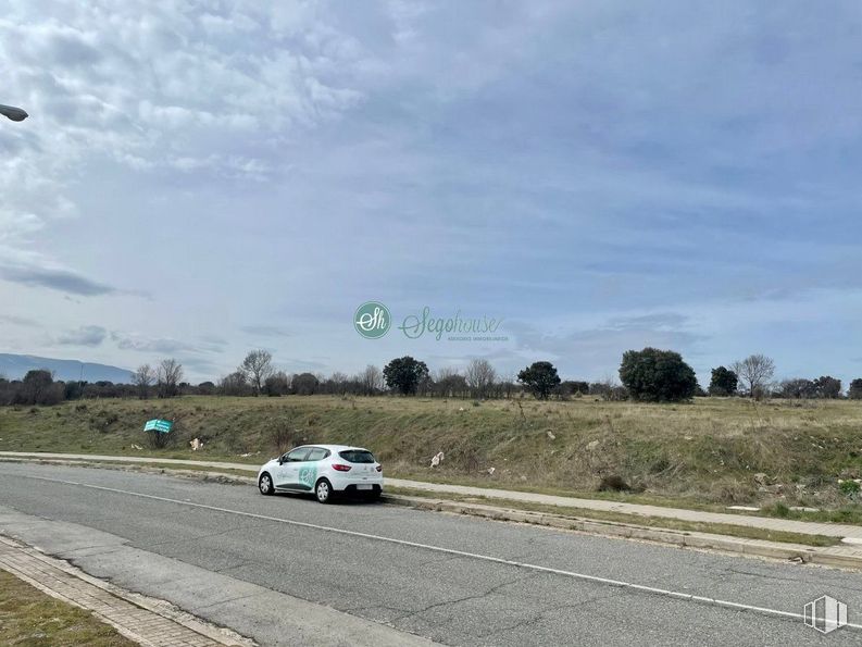 Suelo en venta en Calle Gremio de la Lana, Segovia, 40195 con coche, nube, cielo, planta, rueda, vehículo, vehículo de motor, neumático, árbol y asfalto alrededor