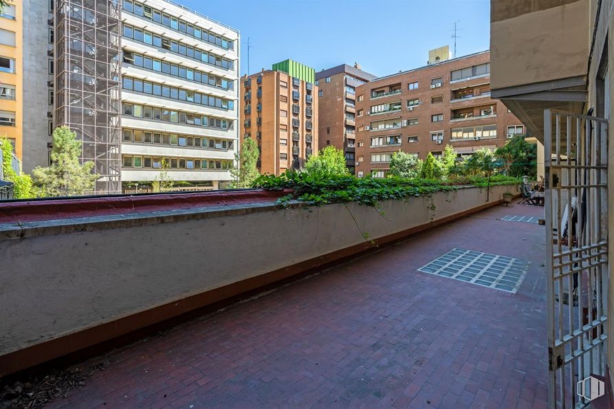 Oficina en venta en Calle Rafael Calvo, Chamberí, Madrid, 28010 con edificio, durante el día, cielo, infraestructura, planta, superficie de la carretera, diseño urbano, barrio, condominio y zona residencial alrededor