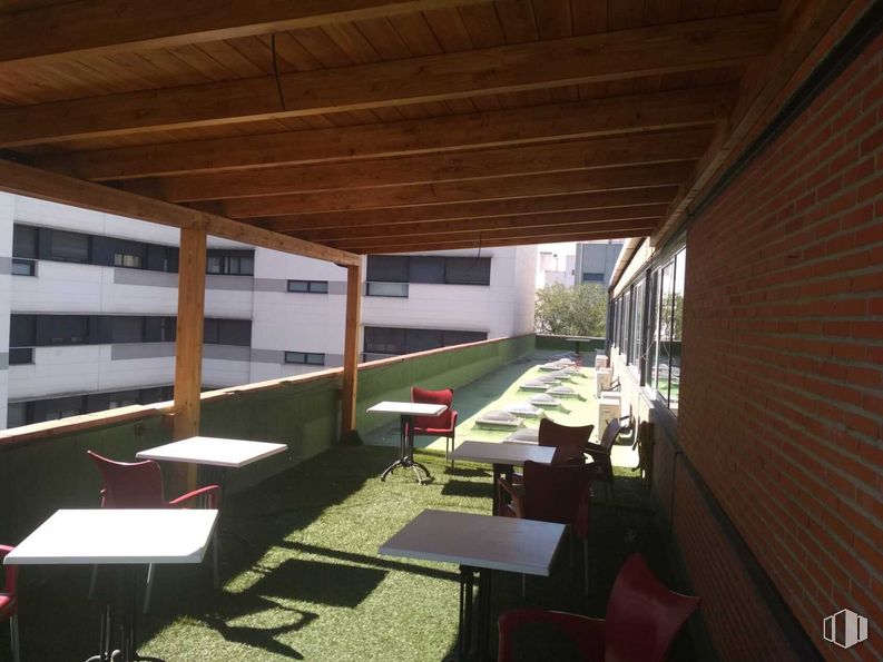 Office for rent at Calle Embajadores, 187, Arganzuela, Madrid, 28045 with table, chair, building, shade, window, plant, wood, flooring, floor and couch around