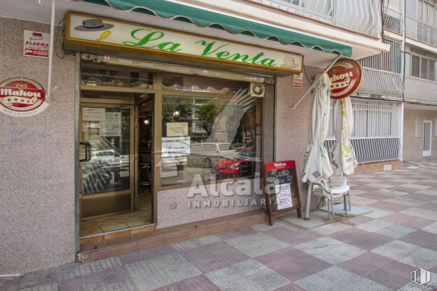 Retail for sale at Zona del Val, Alcalá de Henares, Madrid, 28804 with door, property, building, facade, retail, fixture, gas, window, awning and sidewalk around