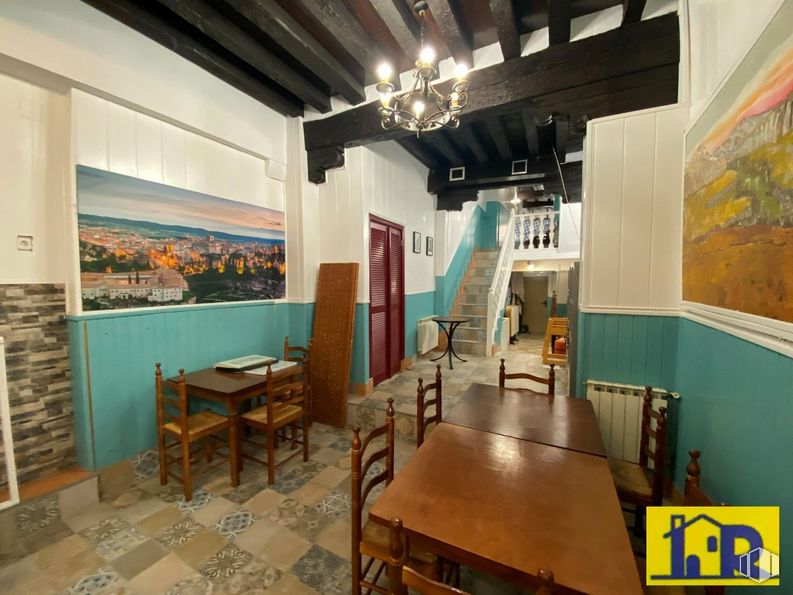 Retail for sale & for rent at Casco Antiguo, Cuenca, 16001 with chair, lighting, table, furniture, property, interior design, wood, floor, flooring and picture frame around