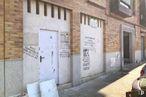 Retail for rent at Plaza Tejera, 2, Villanueva de la Cañada, Madrid, 28691 with door, property, window, building, road surface, neighbourhood, handwriting, wall, brick and road around